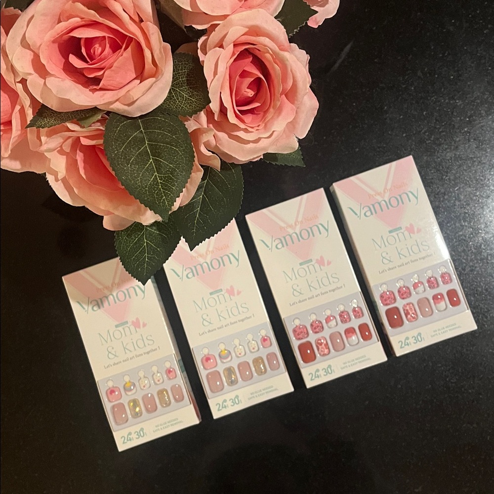 (4) Sets - Vamony "Mom and Kids"  press on nails